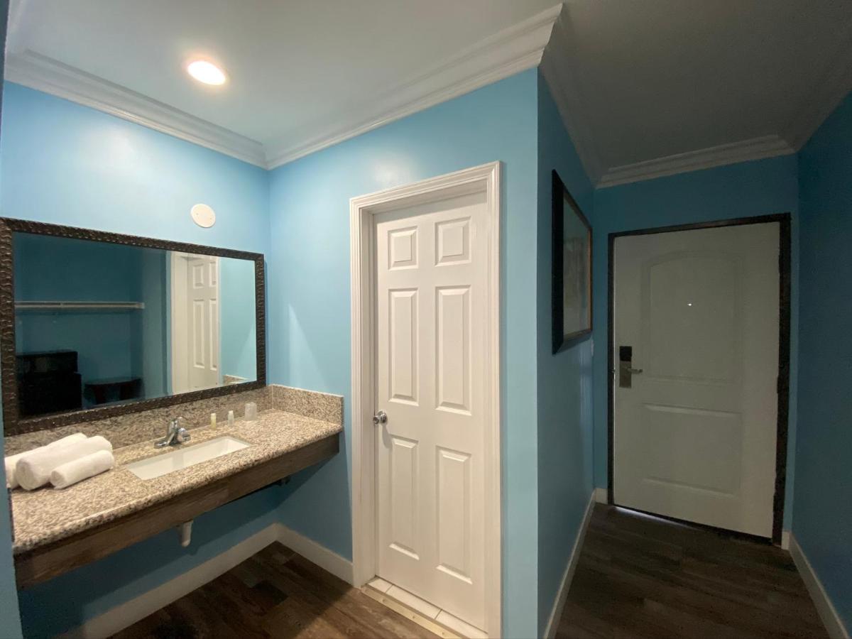Redondo Beach Motel - LAX - Housity