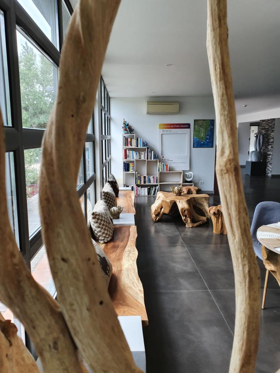Coin salon dans l'établissement Golfe Hôtel & Spa Porto-Vecchio