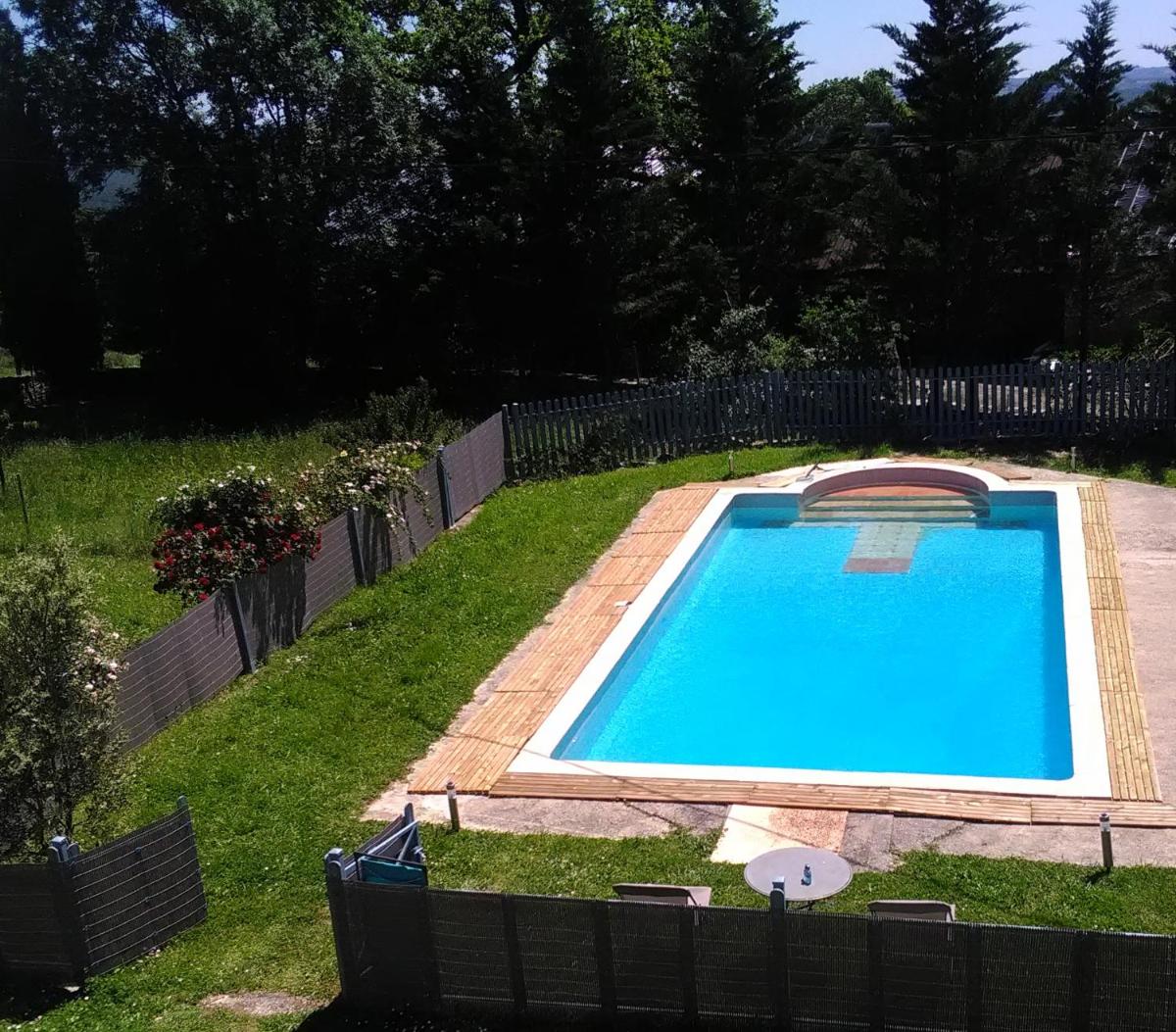 Nature et Piscine au sommet du Périgord - Housity