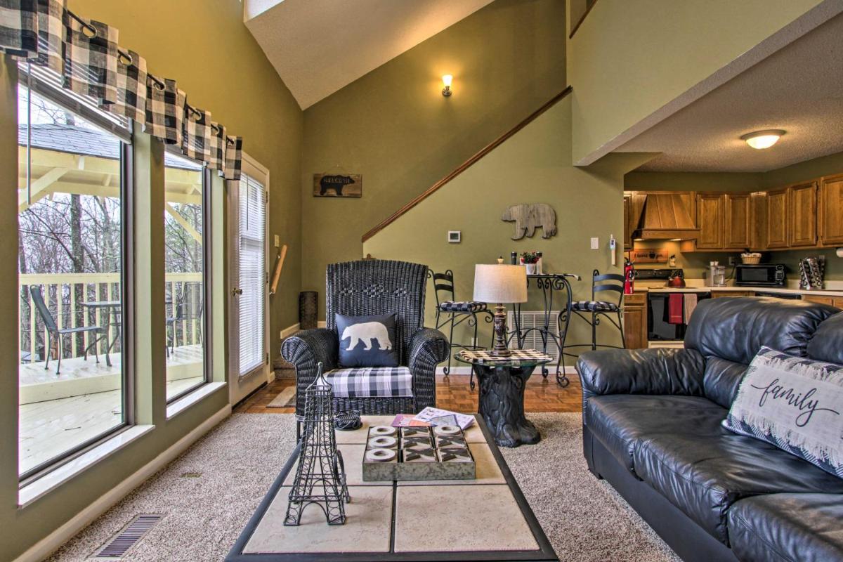 Cozy Gatlinburg Hideaway with Hot Tub and Air Hockey - Housity