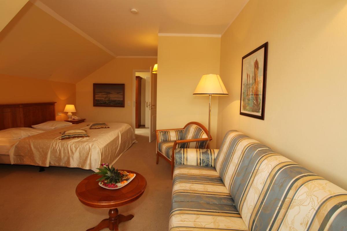 Strandhotel Deichgraf Graal-Müritz - Housity