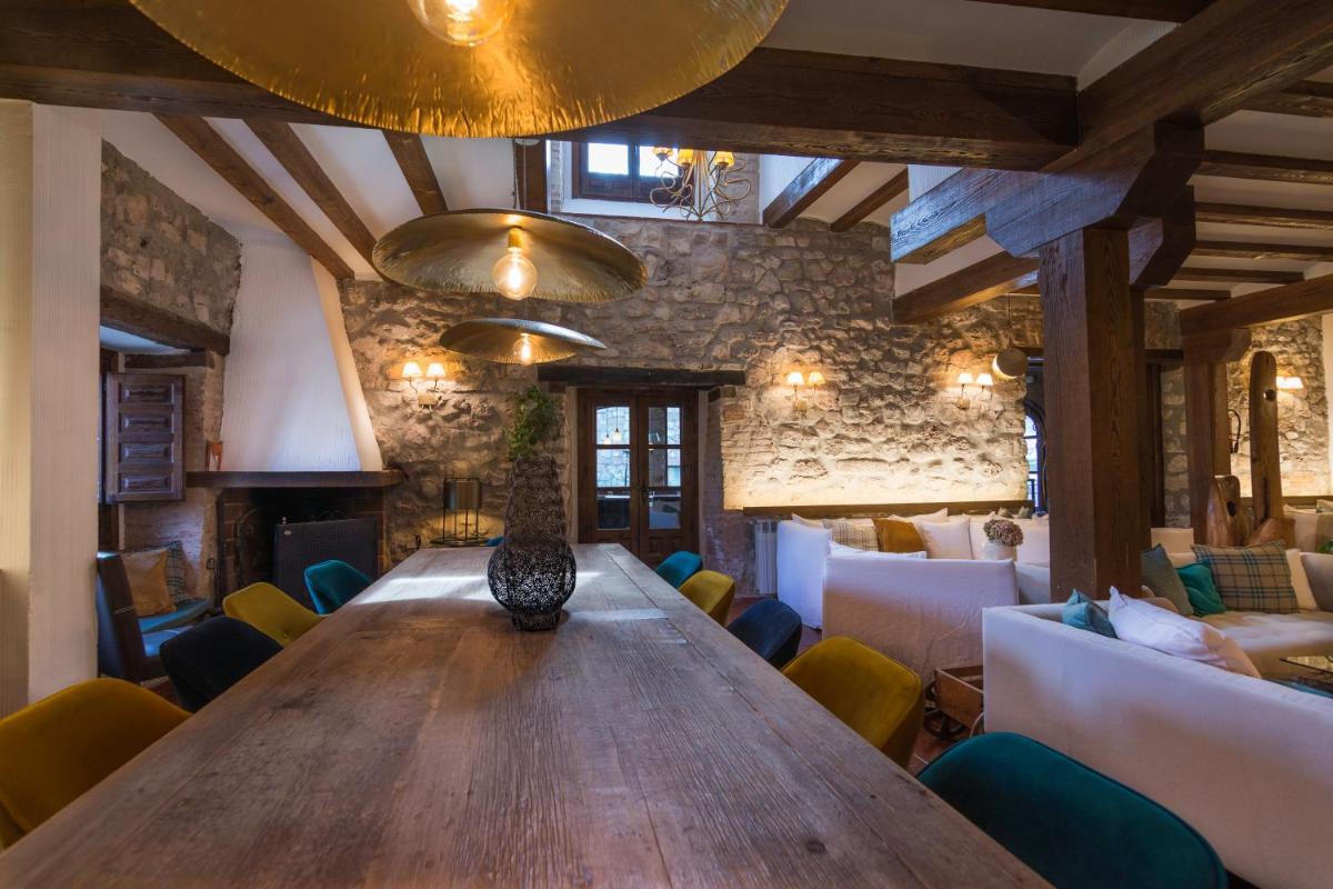Cama o camas de una habitación en Molino de Alcuneza Relais & Châteaux