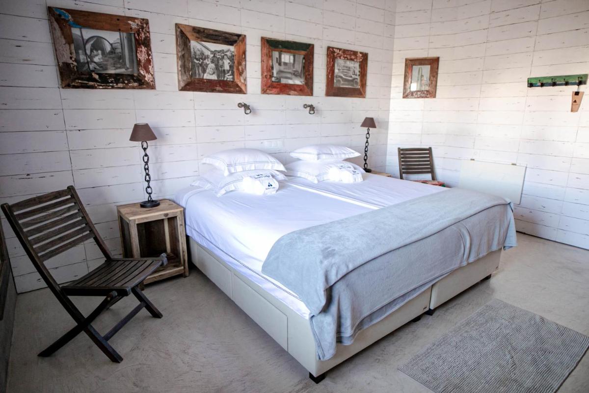 Uma cama ou camas num quarto em Surfers Lodge Peniche