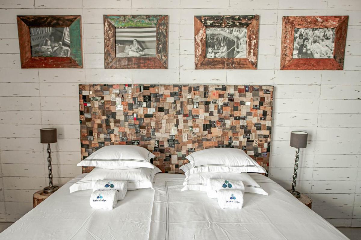 Uma cama ou camas num quarto em Surfers Lodge Peniche