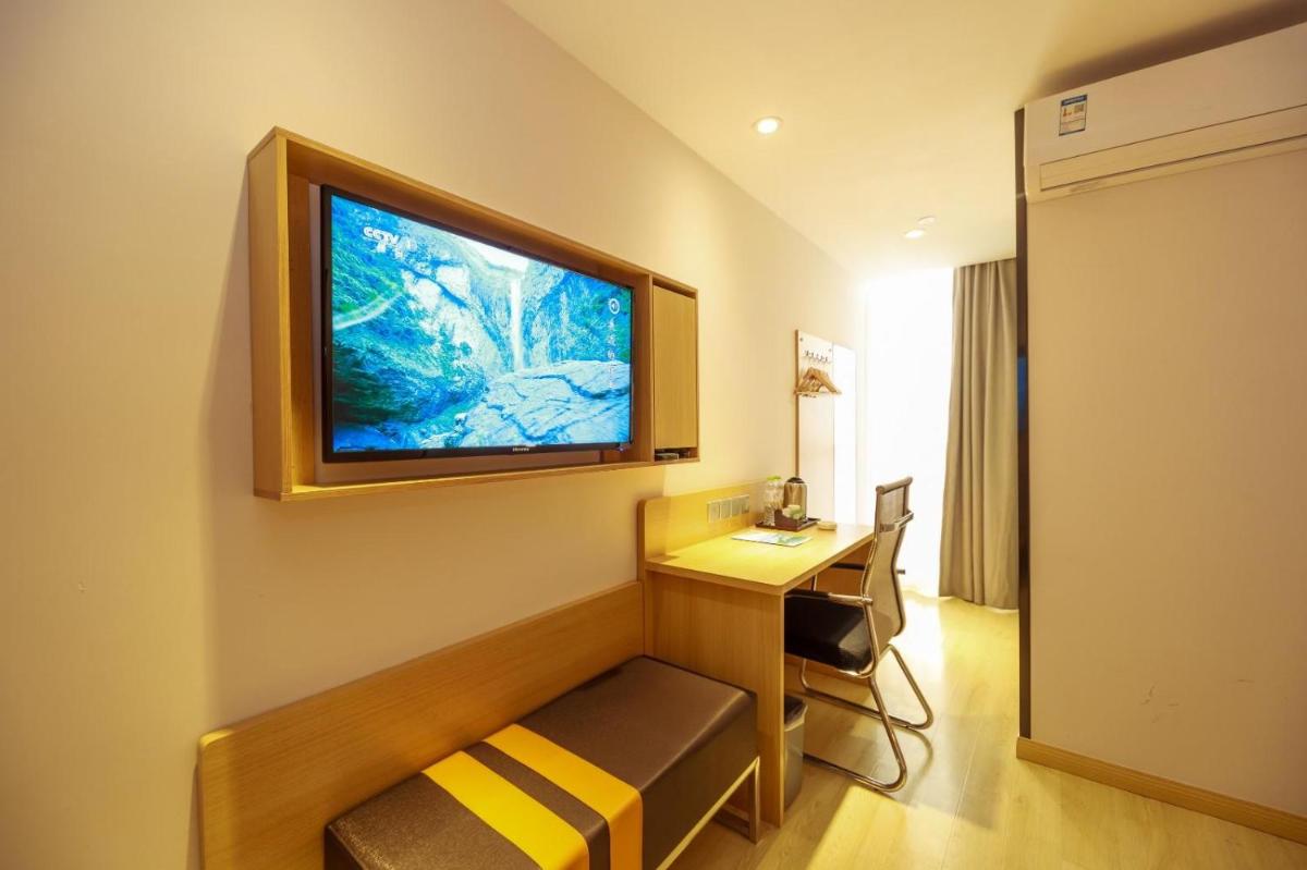 7Days Premium Chengdu East Railway Station Subway Station Branch - Housity