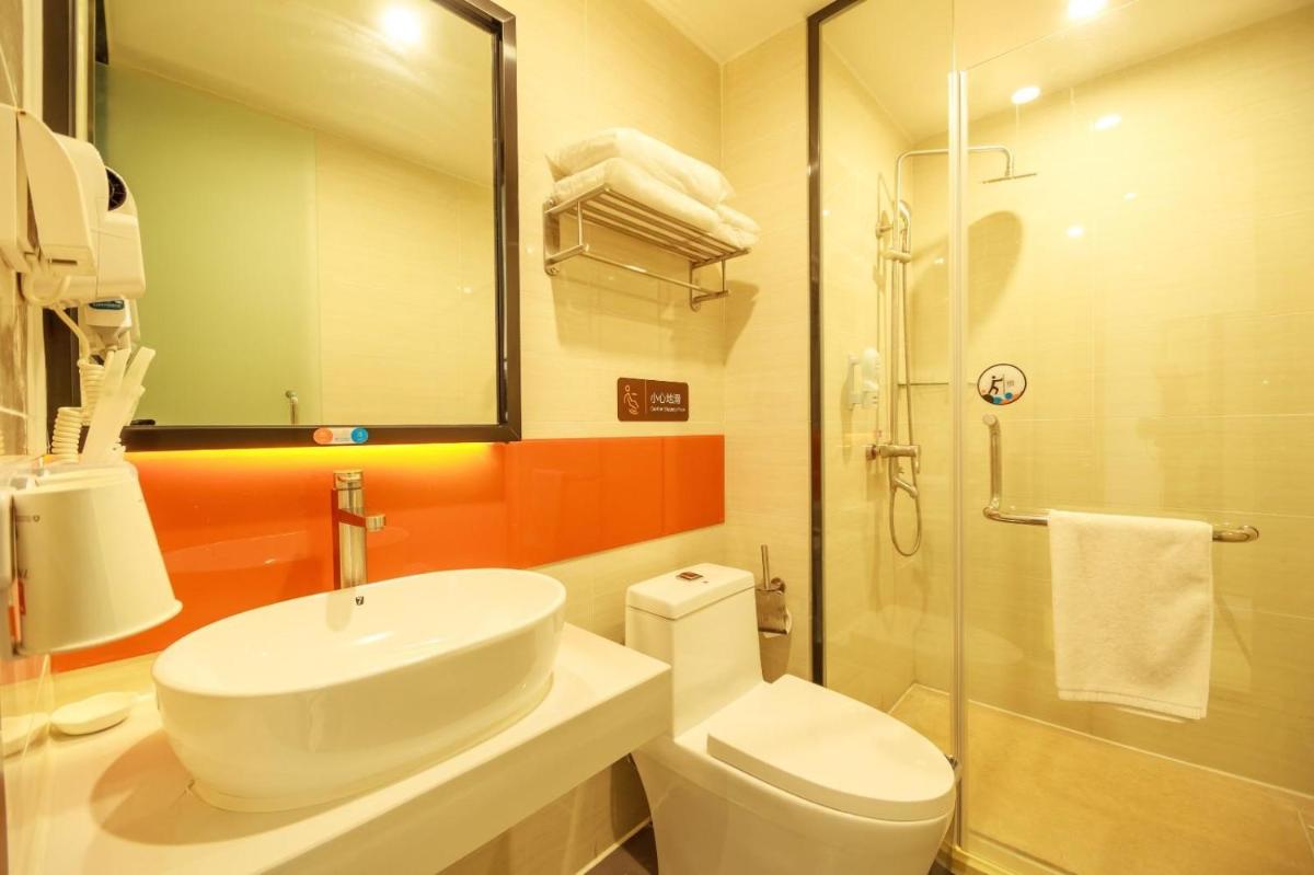 7Days Premium Chengdu East Railway Station Subway Station Branch - Housity