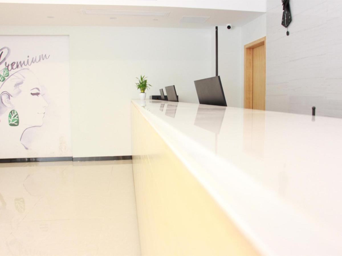 7Days Premium Guangzhou Fangcun Guanggang New City Hedong Subway Station Branch - Housity
