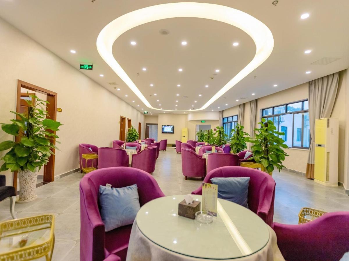 7Days Premium Chengdu Giant Panda Base Sanhechang Subway Station Branch - Housity