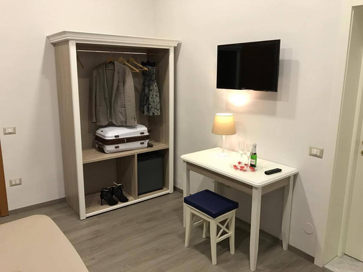 Hotel Magenta - Housity