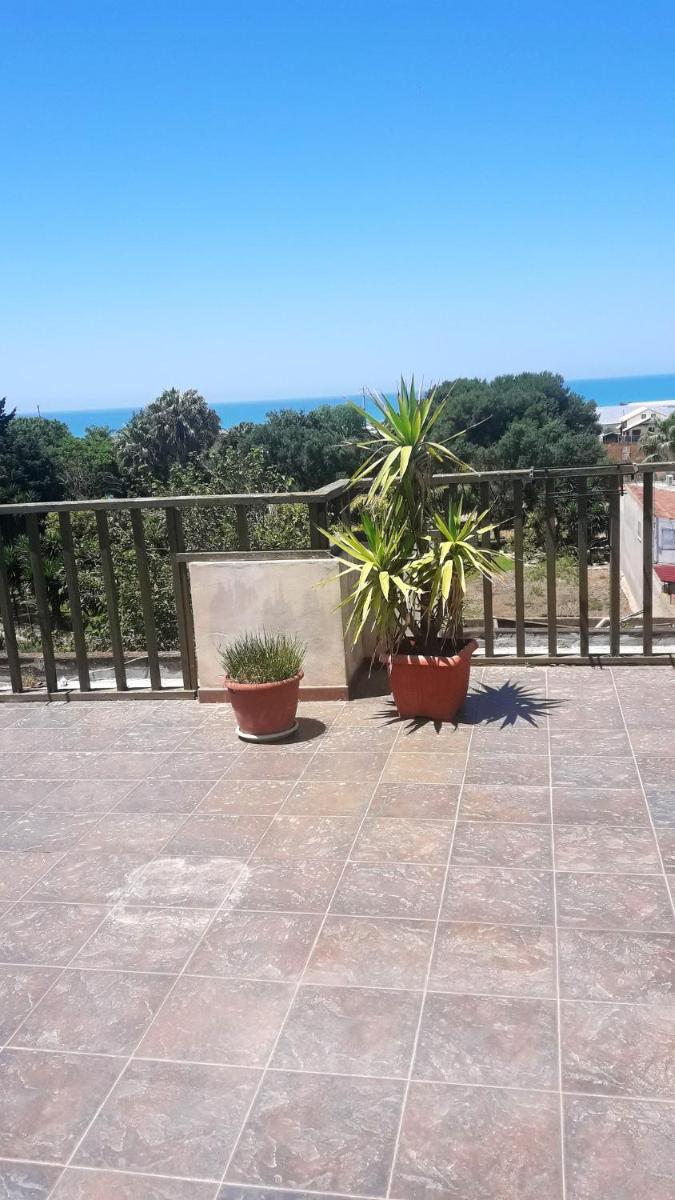 Suitetrails - 2 bedrooms appartement with sea view furnished terrace and wifi at Scoglitti 1 km away from the beach