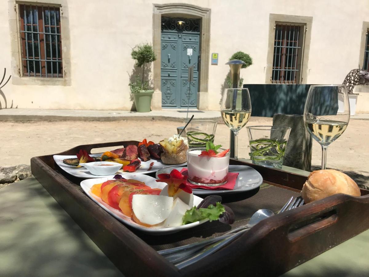 Nourriture dans l'hôtel ou à proximité