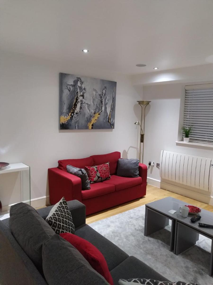 RiiS s Camberley - Housity
