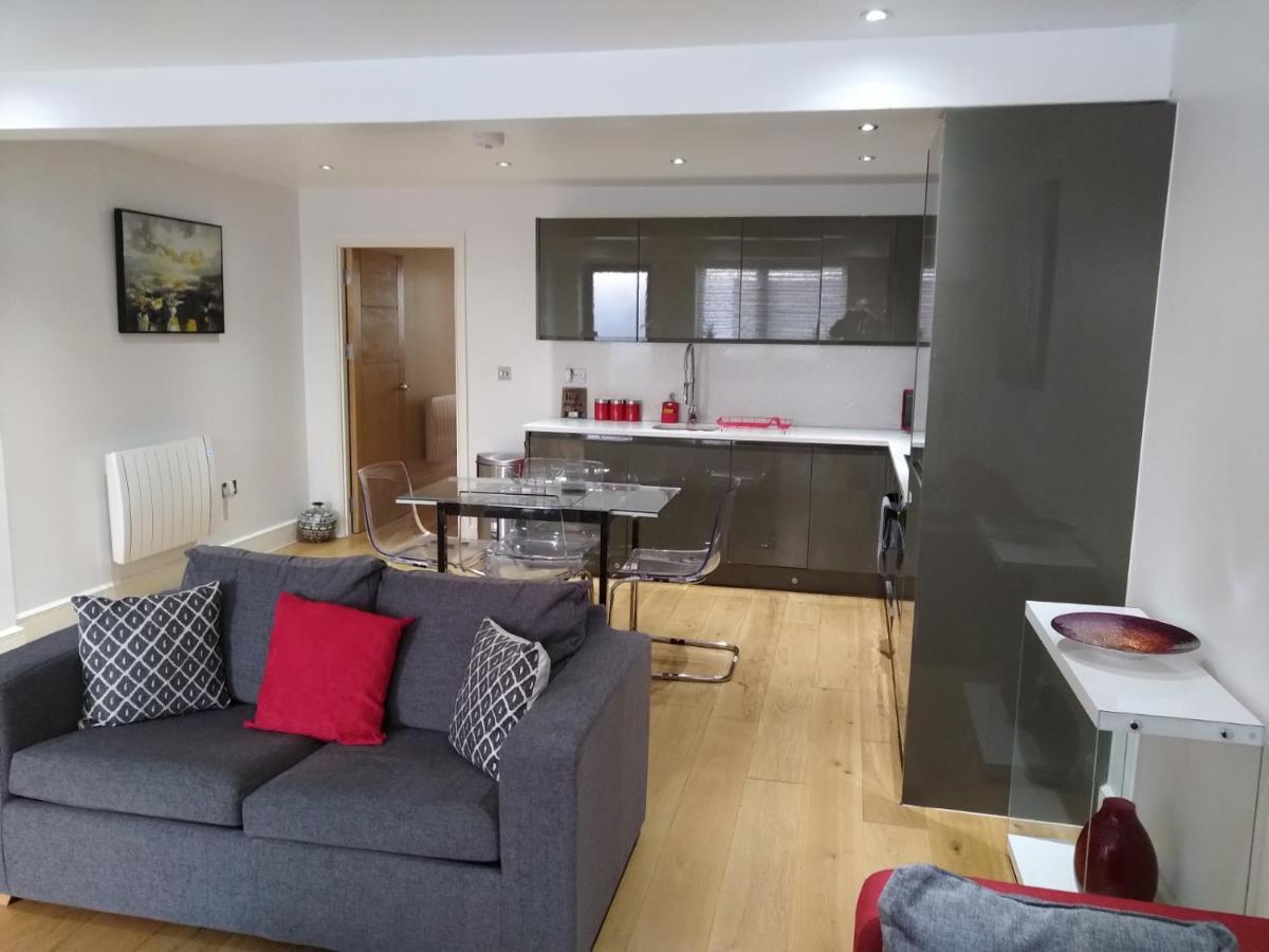 RiiS s Camberley - Housity