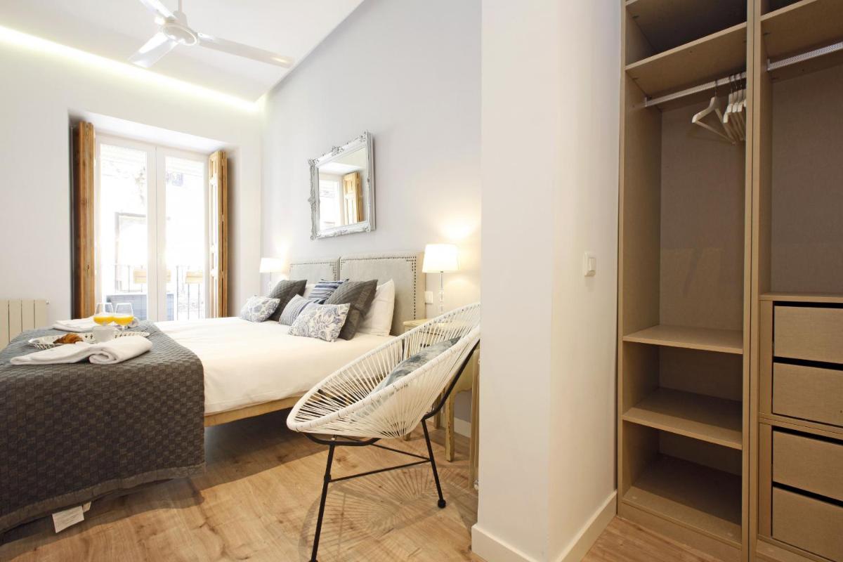 Reina Sofia Boutique I - Housity