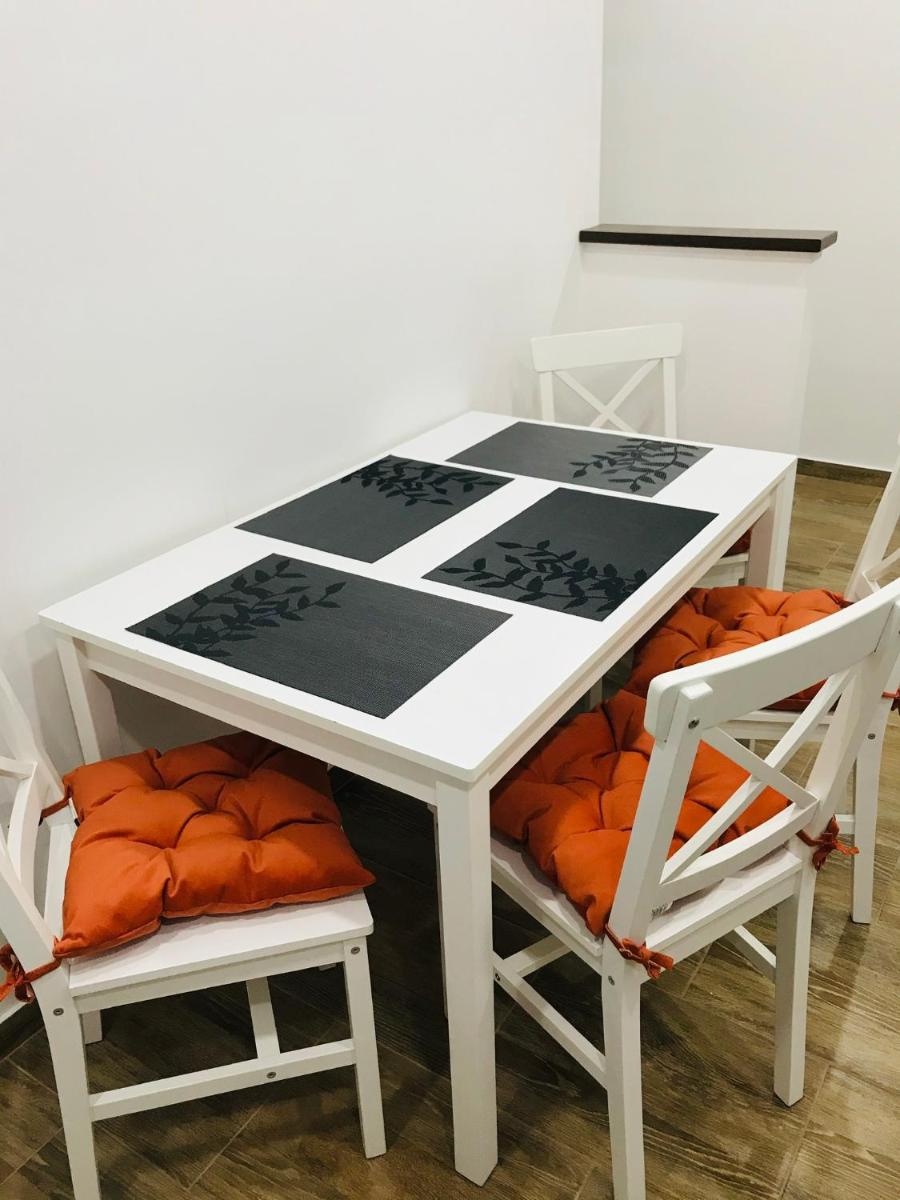COMFY APARTMENT - Free Private Parking,AC,Wi-Fi - Housity