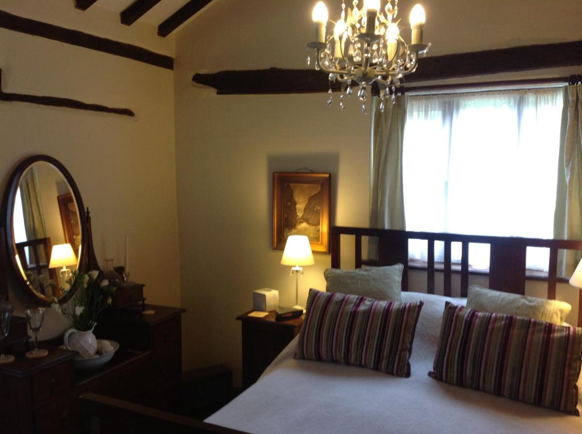 White House Farm - Housity