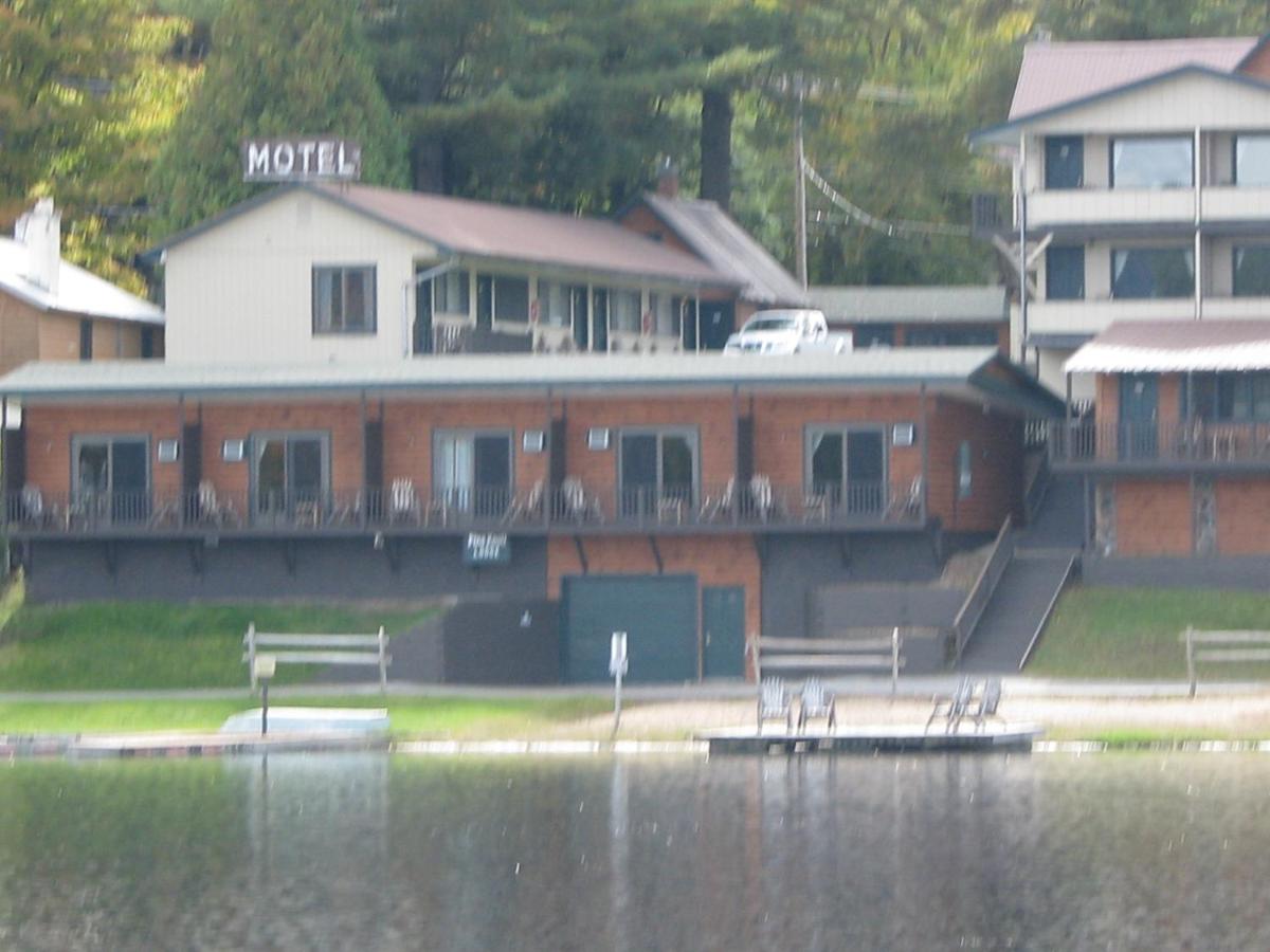 Pine Knoll Hotel Lakeside Lodge & Cabin - Housity