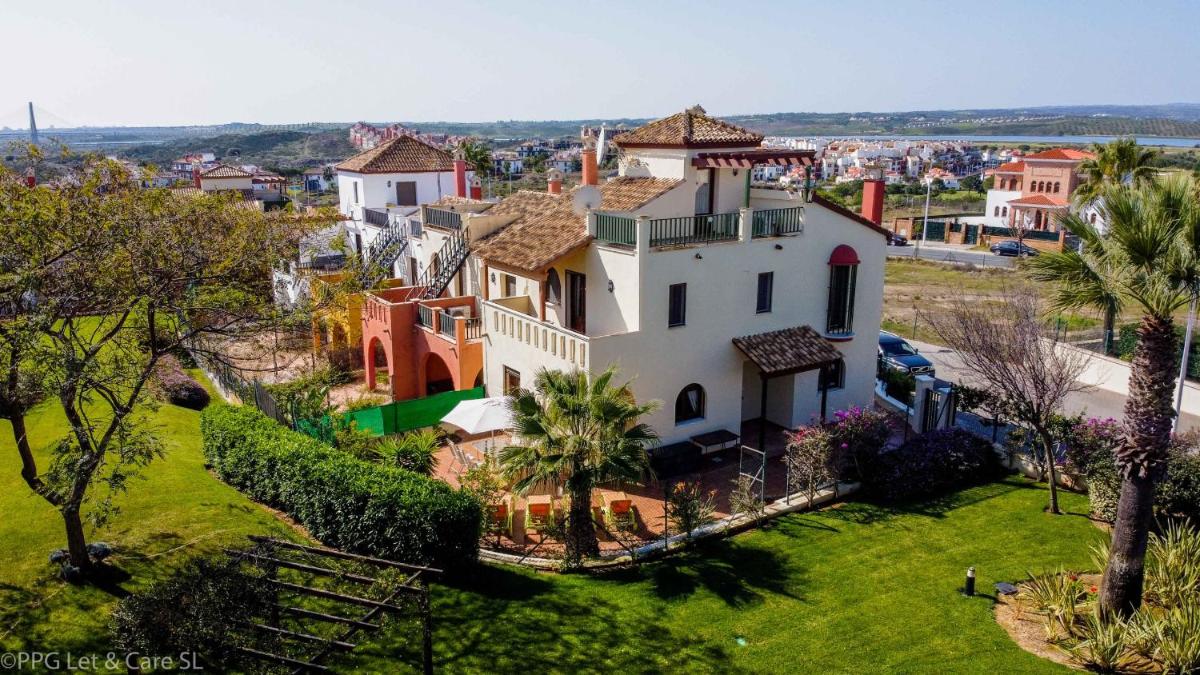 (MIL001) Townhouse with Beautiful Terrace - Housity