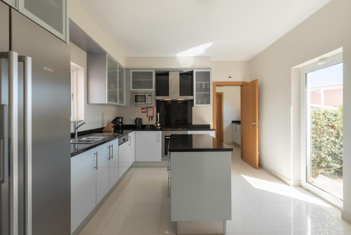 A cozinha ou kitchenette de Vale da Lapa Village Resort