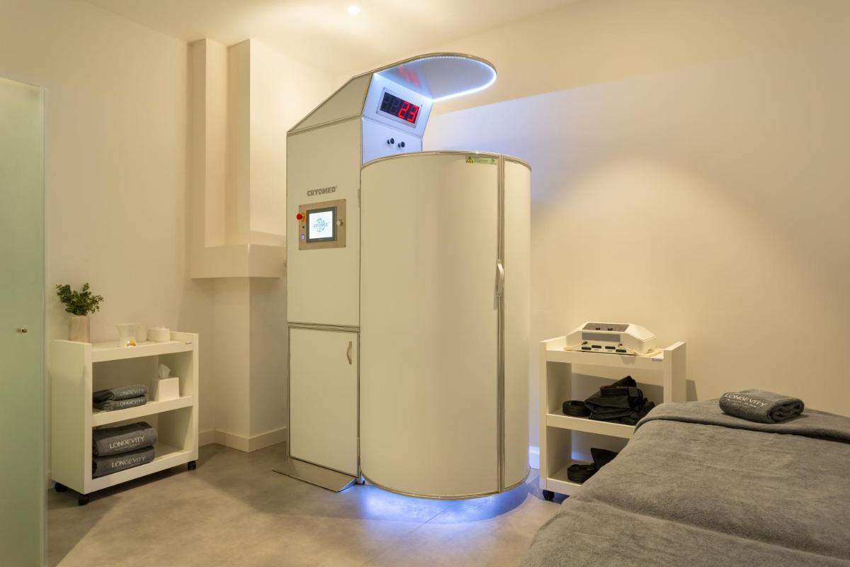 A cozinha ou kitchenette de Longevity Health & Wellness Hotel - Adults Only