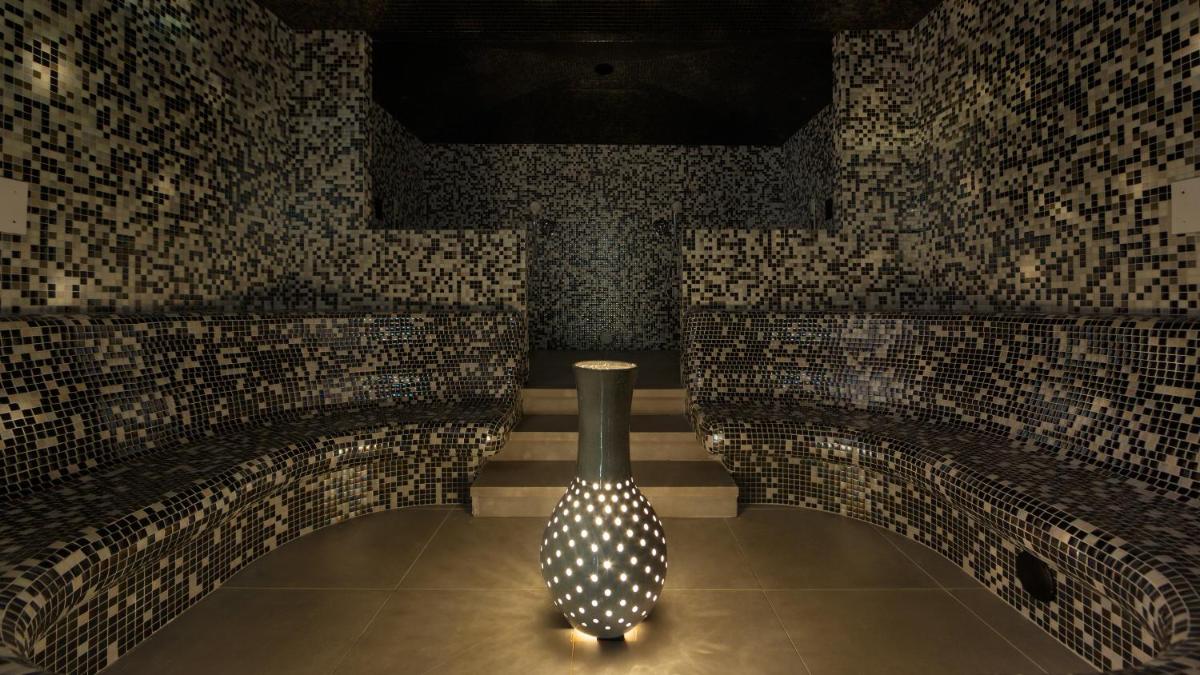 Uma área de estar em Longevity Health & Wellness Hotel - Adults Only