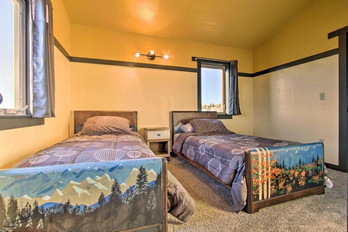Updated Townhouse with Pergola, Walk to Downtown! - Housity