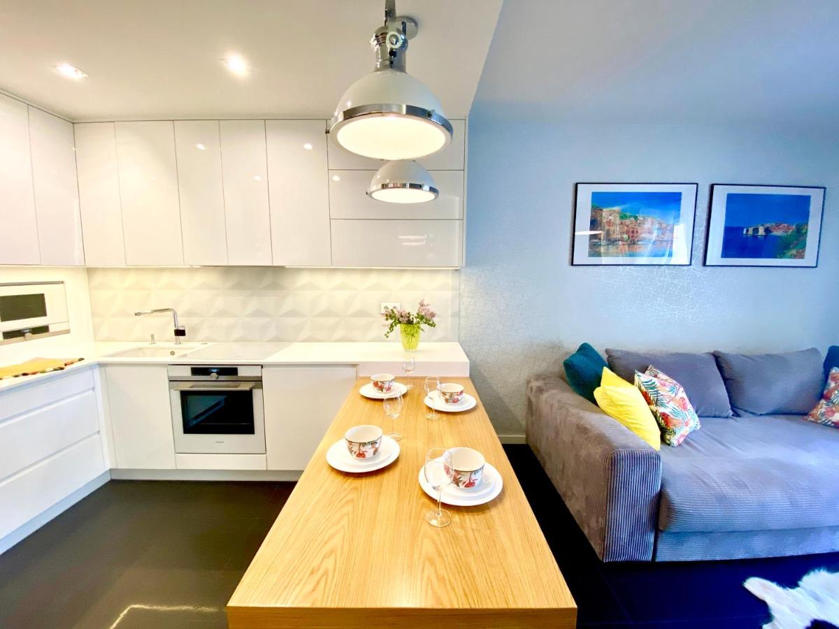 New Wave Apartment Big & Beautiful - Hizvo