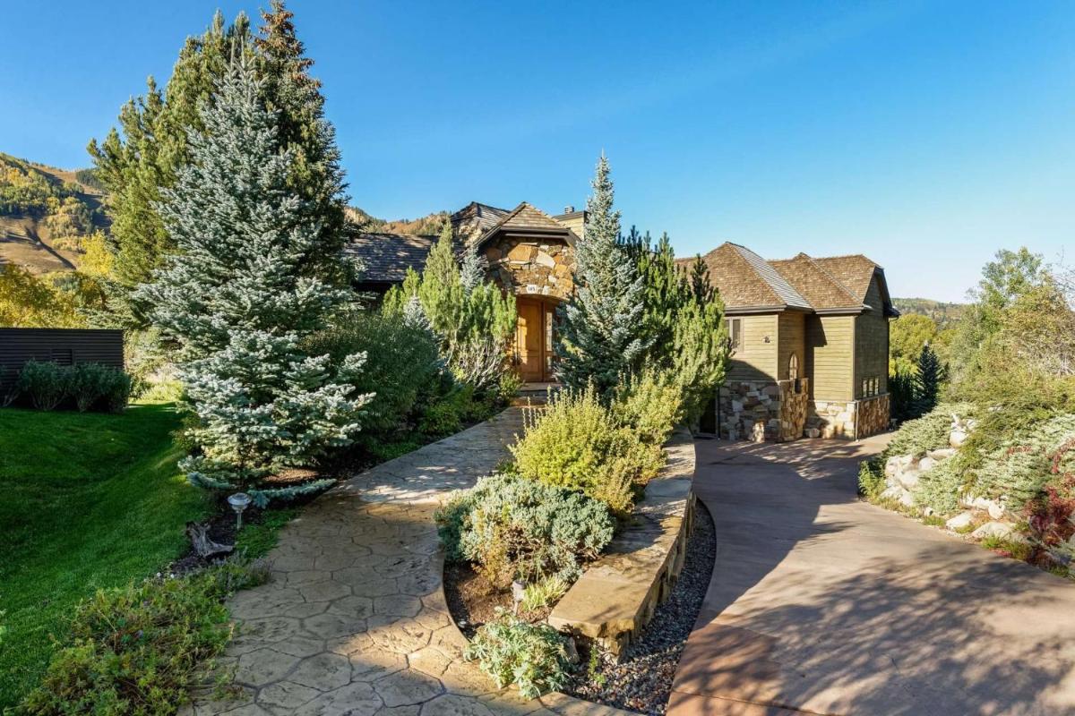 Miners Trail Road Home - Housity