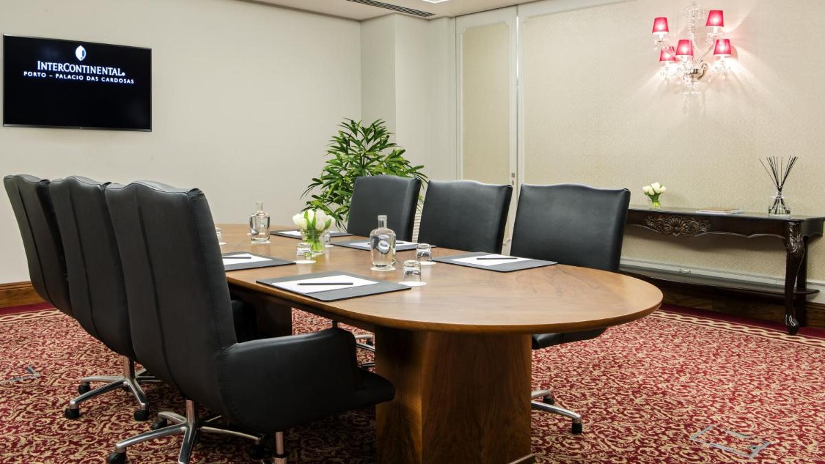 A área empresarial e/ ou a sala de conferências de InterContinental Porto - Palacio das Cardosas by IHG