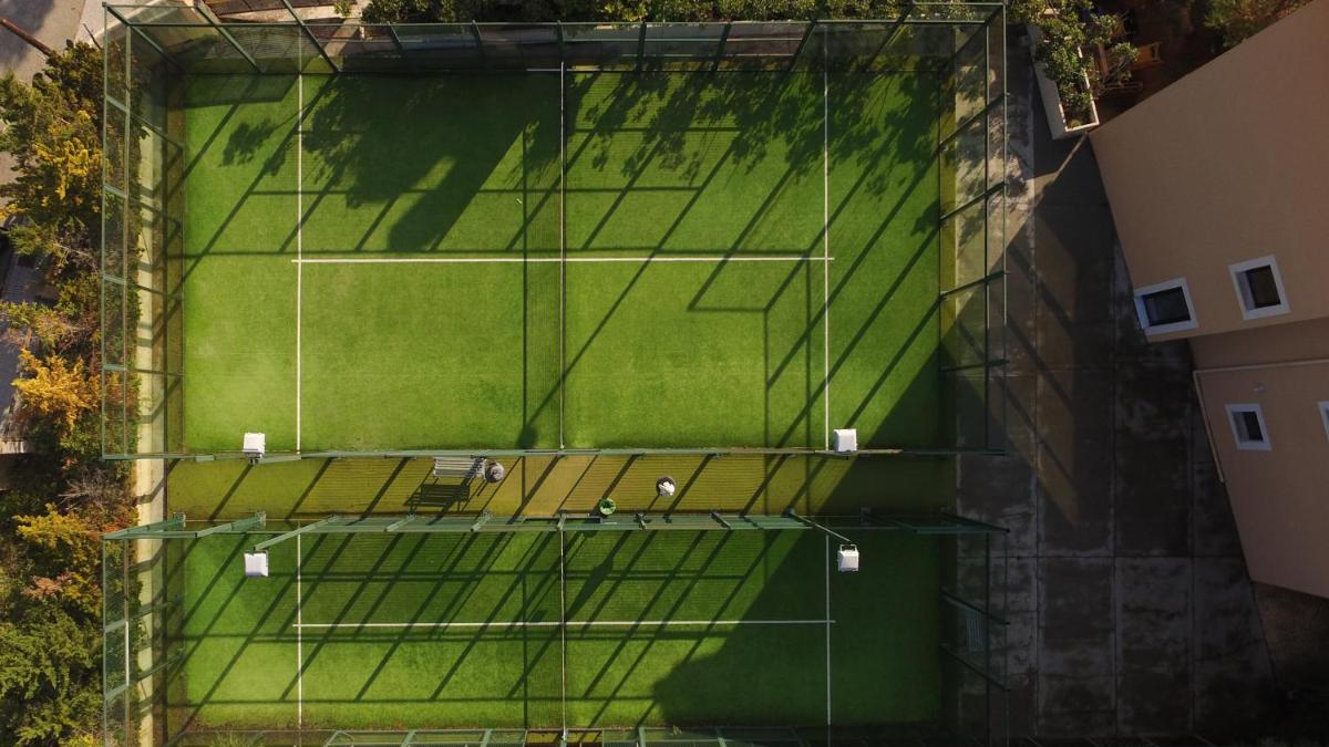 Instalaciones para jugar a tenis o squash en Mon Port Hotel & Spa o alrededores