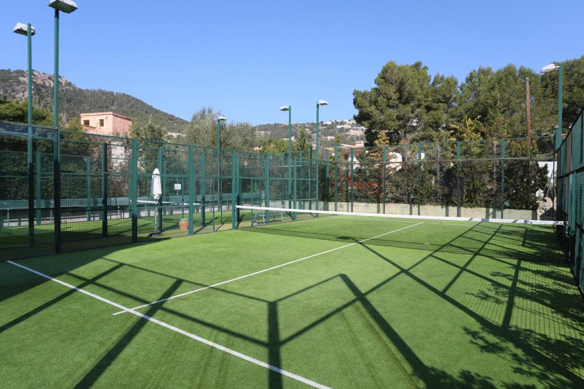 Instalaciones para jugar a tenis o squash en Mon Port Hotel & Spa o alrededores