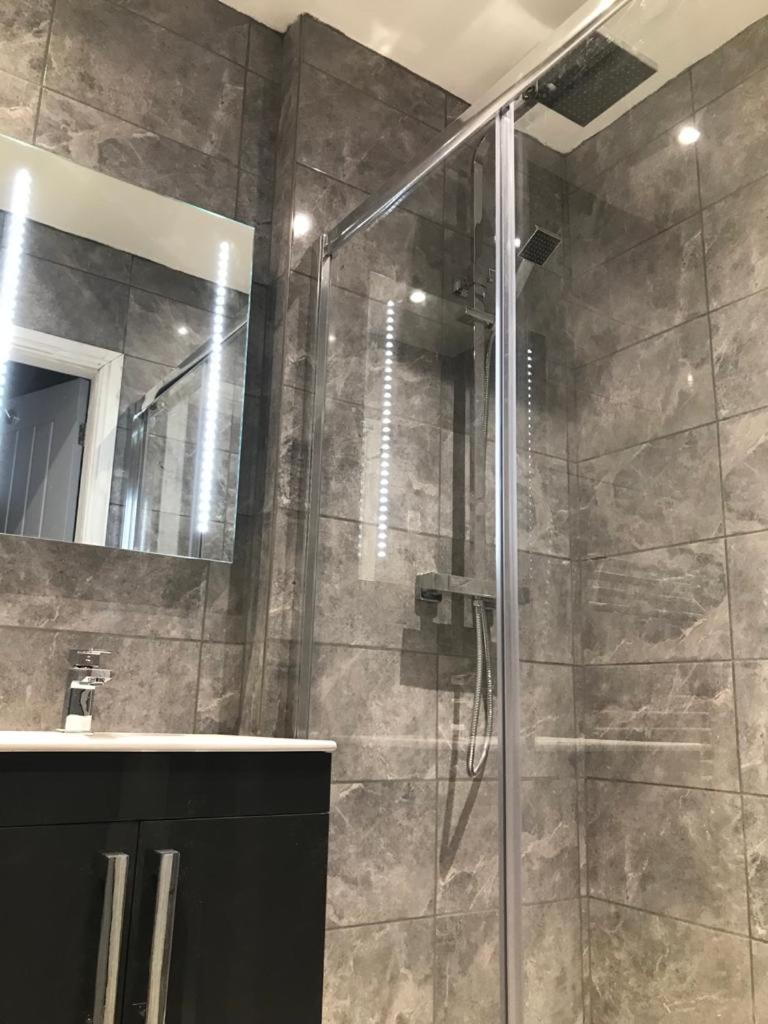 My Perfect Place Rooms & Apartments -Some rooms with Hot Tub- Free Parking - Hizvo