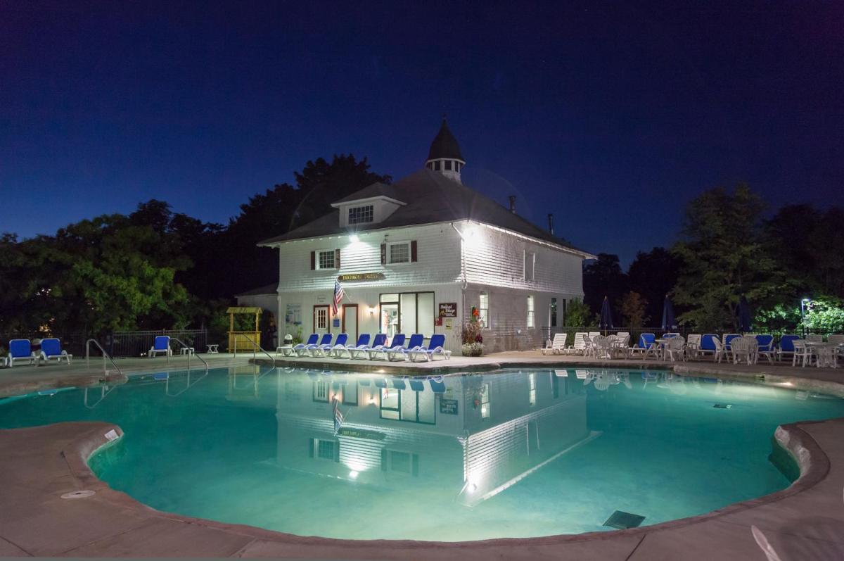 Red Jacket Mountain View Hotel - Housity