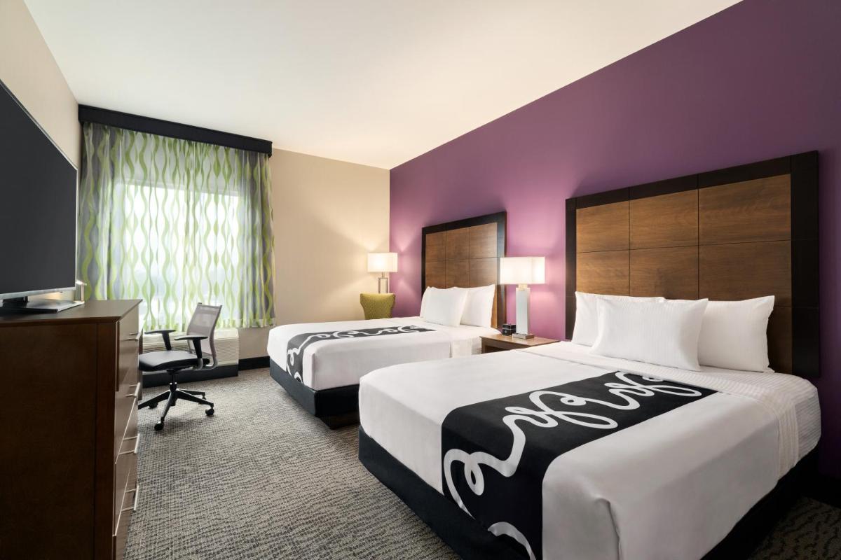 La Quinta Inn & Suites by Wyndham Burlington - Housity
