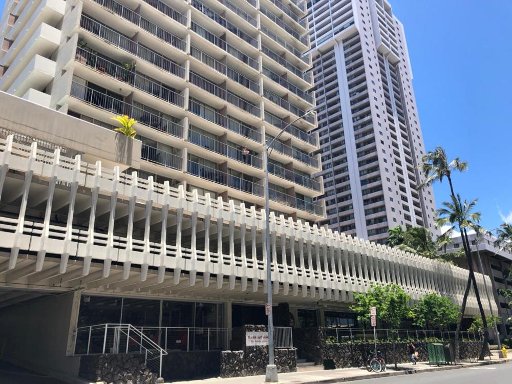 High Floor Marine Surf #2106 - Parking Included - Housity