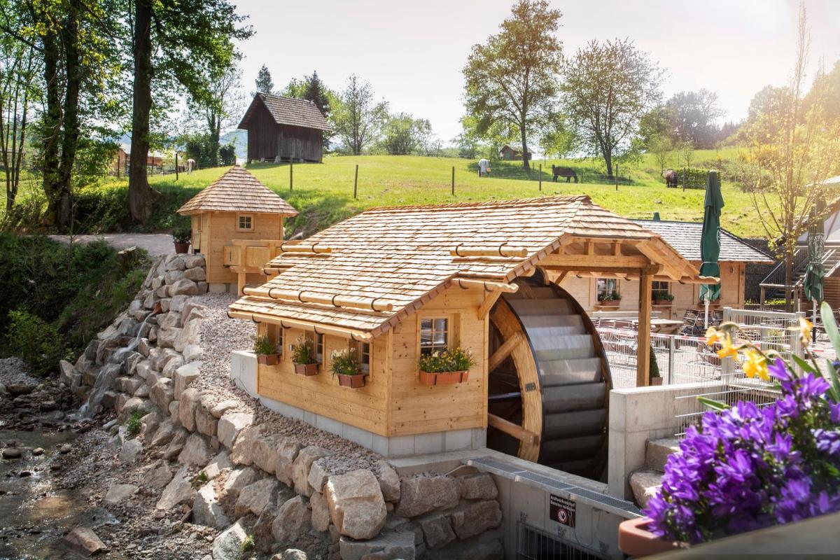 Ein Garten an der Unterkunft Gästehaus der Geroldsauer Mühle