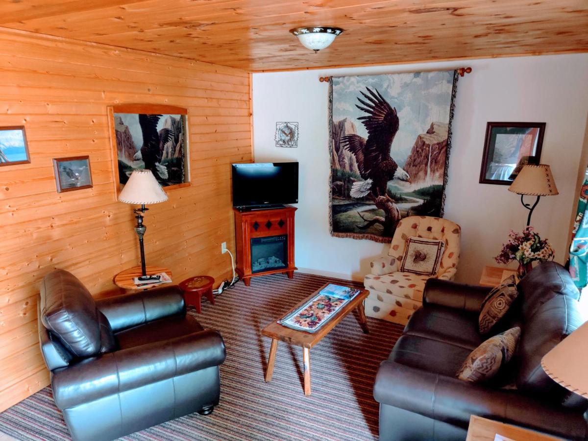 Smoky Falls Lodge - Housity