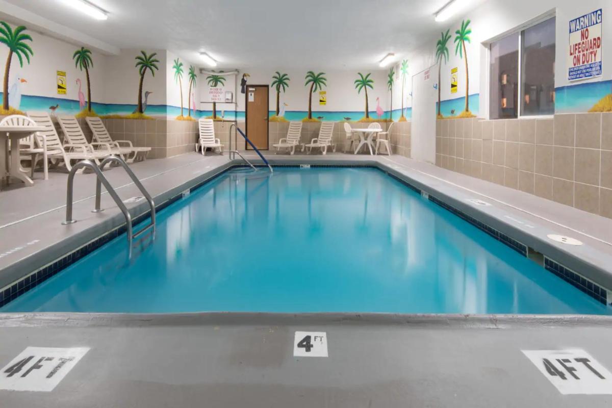 Days Inn by Wyndham Kansas City International Airport - Housity
