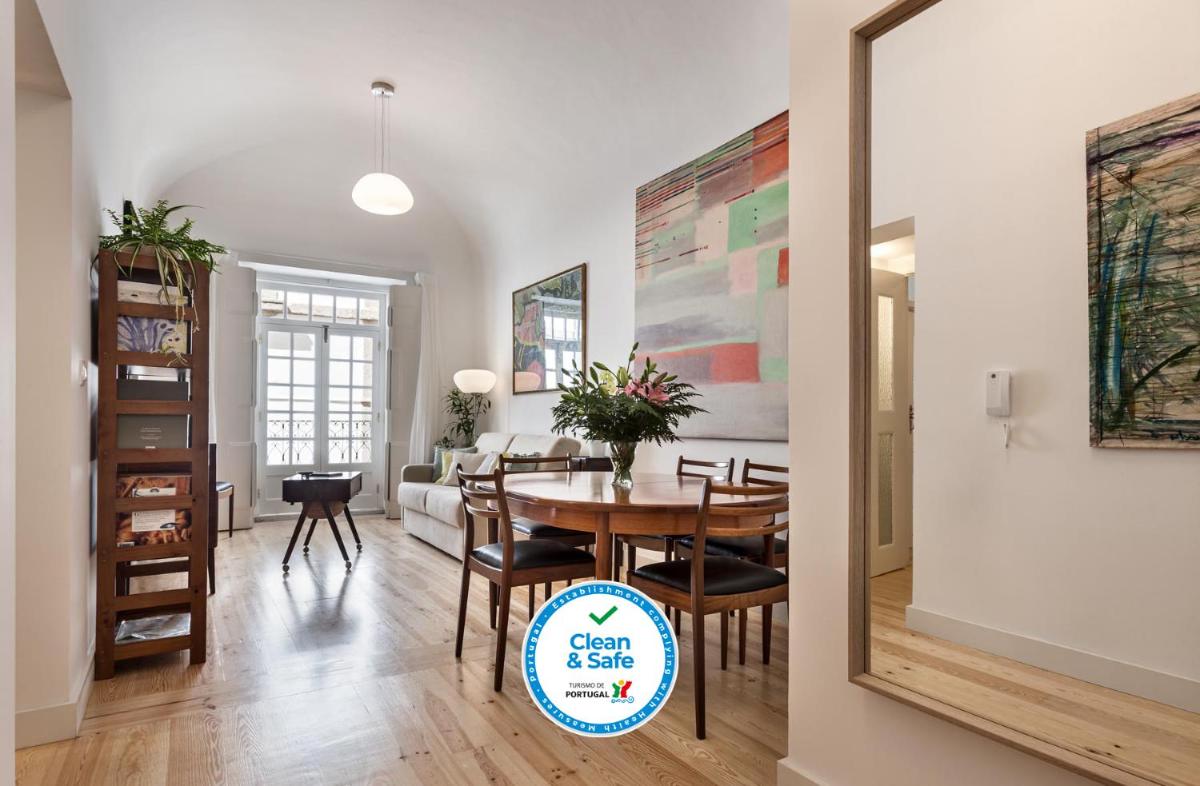 Casa das Arcadas, Garage free - Praça de Giraldo - Housity