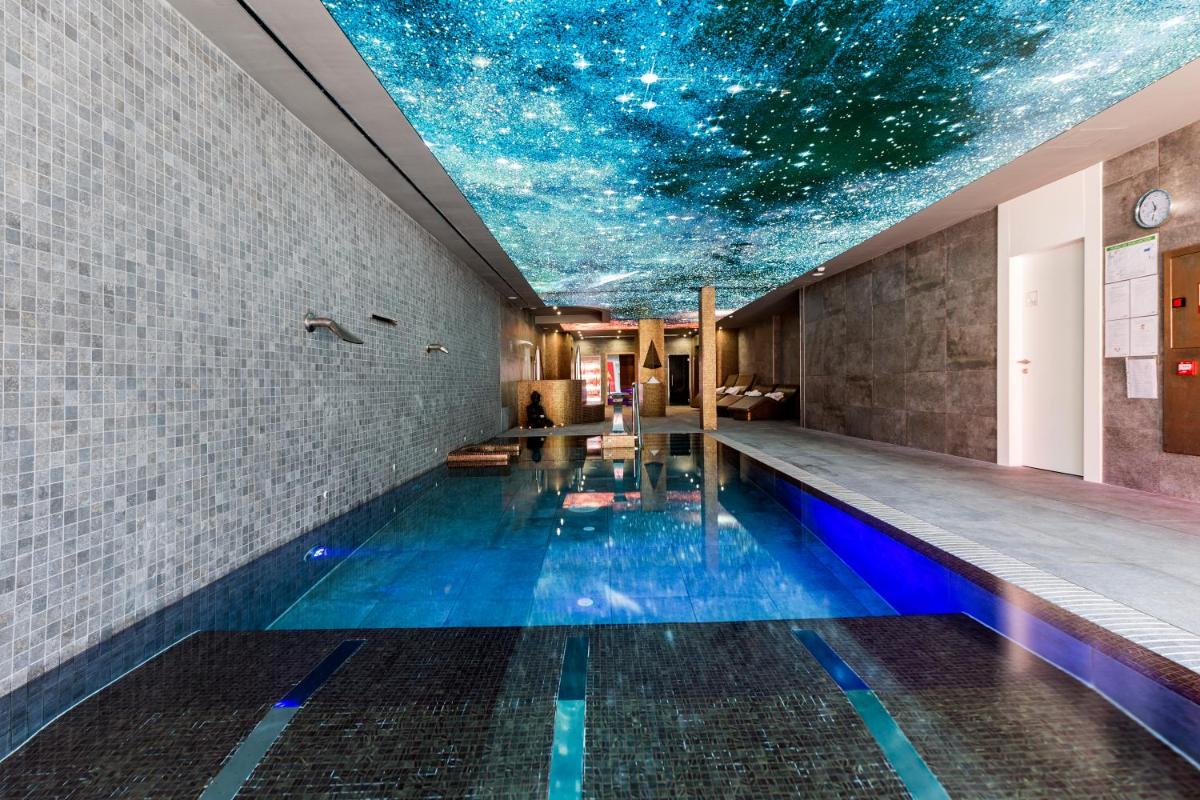 Piscina en o cerca de Hotel & Spa Ciudad de Binéfar