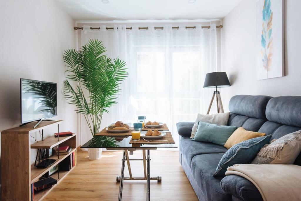 Suitetrails - Hostly Sol 2bdr flat with patio in Seville center