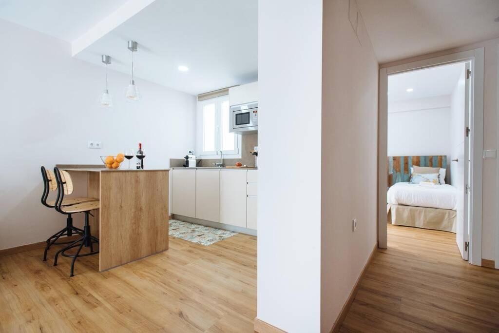 Suitetrails - Hostly Sol 2bdr flat with patio in Seville center