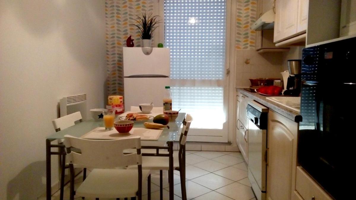 Quiet and Spacious 80m2 Flat Near Historic Center and Quays - Housity