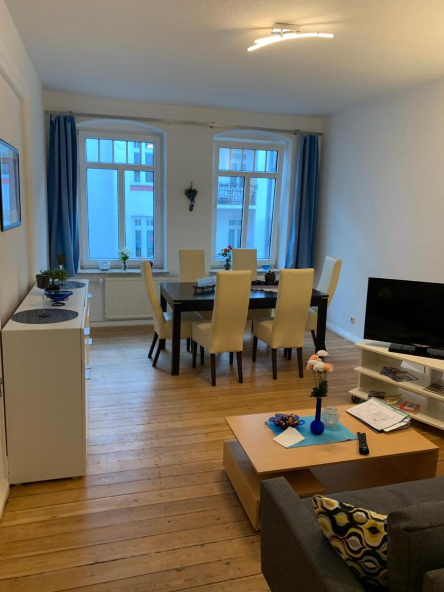 Zentrale 3 Zimmer Altbauwohnung mit Balkon - Housity