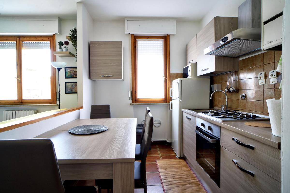Casa Zoe Apartment Free parking,self check in & free wi fi - Housity