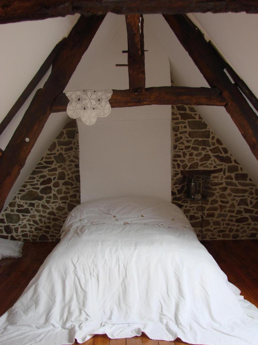 CHAMBRE ROMANTIQUE CHEZ L'HABITANT à LAMBALLE - Housity