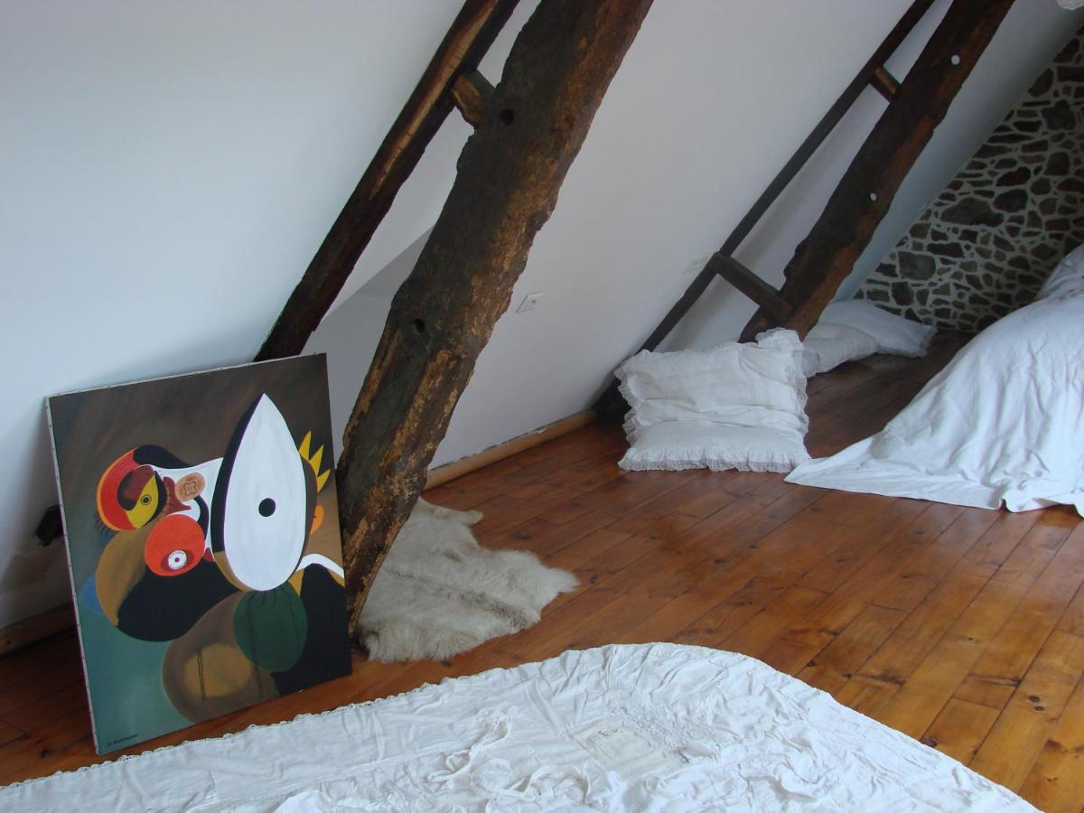 CHAMBRE ROMANTIQUE CHEZ L'HABITANT à LAMBALLE - Housity