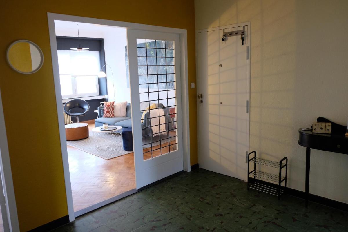 Suitetrails - Interbellum Appartment @ trainstation Mechelen