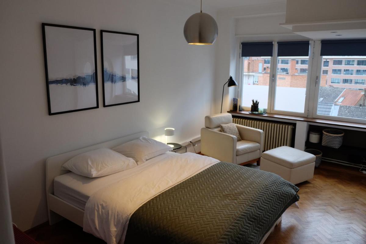 Suitetrails - Interbellum Appartment @ trainstation Mechelen