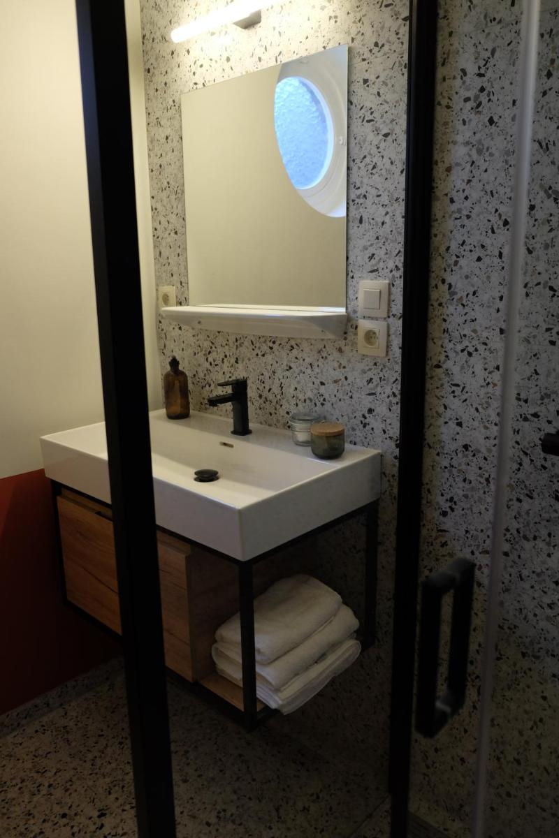 Suitetrails - Interbellum Appartment @ trainstation Mechelen